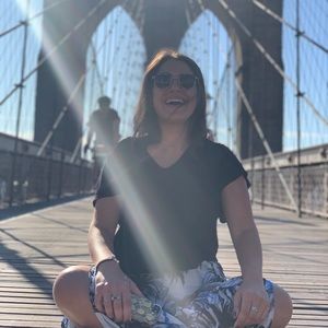 Meet your Posher, Loujein